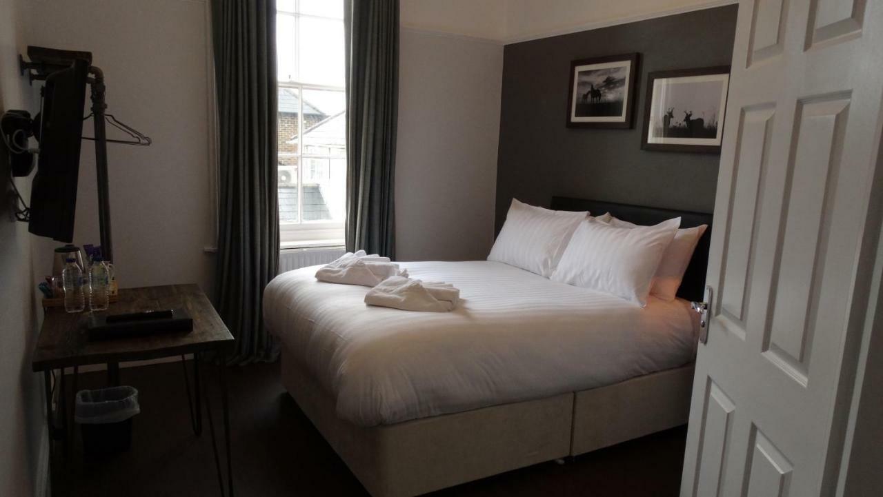 The Mortimer Arms (Adults Only) Romsey Dış mekan fotoğraf
